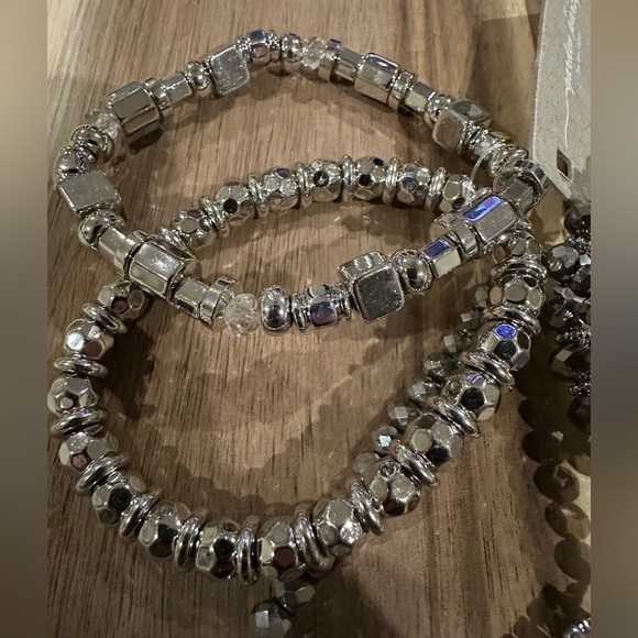 NWT Garden Party Set of Four Stretch Bracelet Stack in Silver and Gray Tone. - Picture 3 of 8